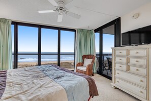 1 bedroom, WiFi, bed sheets - Incredible beachfront condo with balcony, pools, gym & tennis (Ocean City)