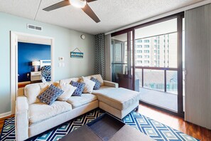 TV, DVD player, mesa de pingue-pongue