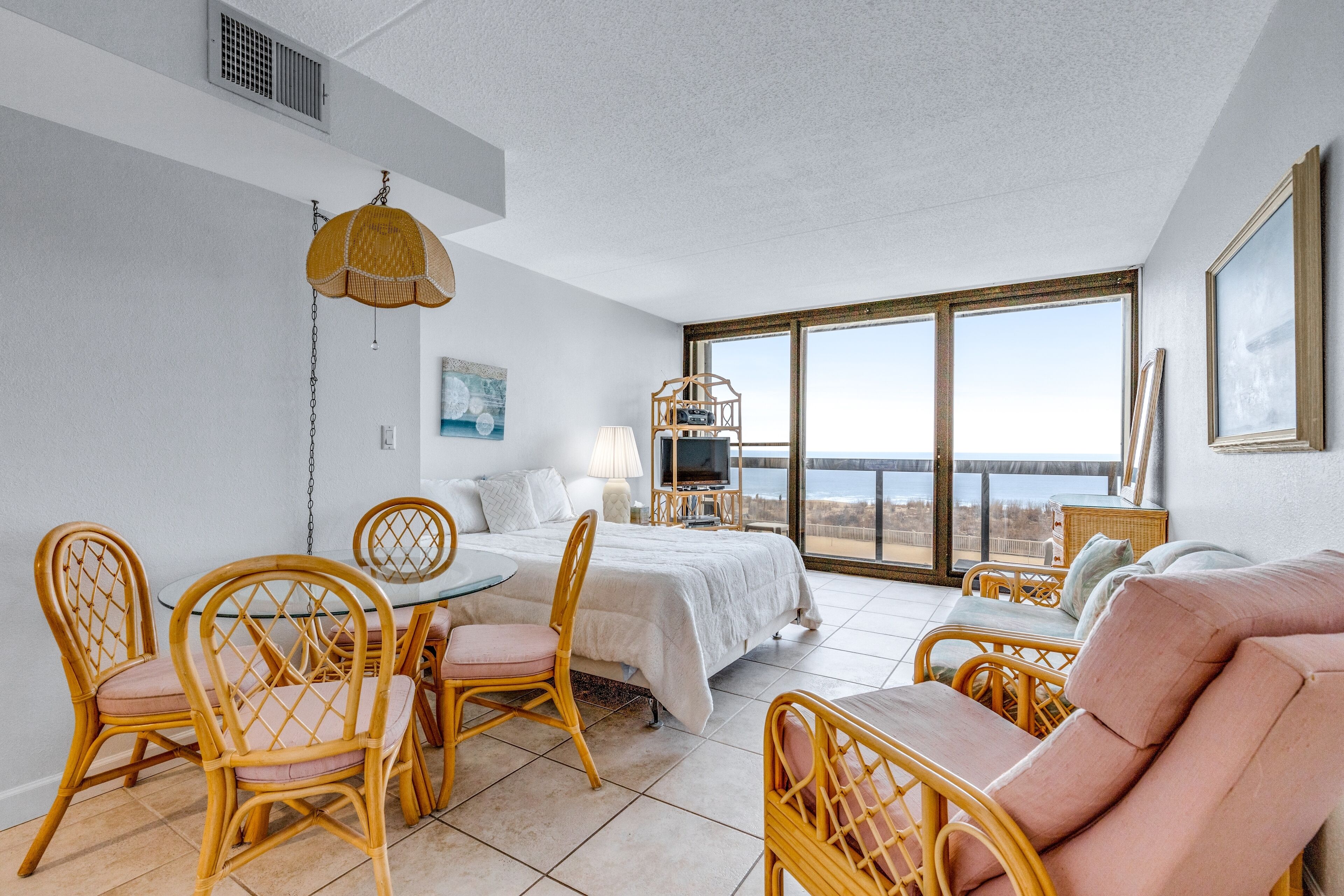 Affordable beachfront studio with balcony, AC, W/D, game room, pools & gym