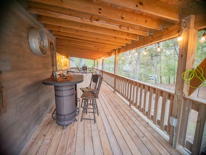 Big Cypress Lodge on Sante Fe River-Sleeps 14, Bring horses, RV and your boat!