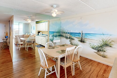 Cozy suite in oceanfront condo with indoor pool, balcony, gym, & central AC