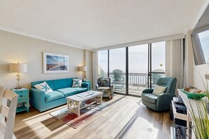 Fernseher, Kamin, DVD-Player