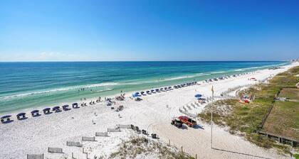 Crystal Dreams - Beach Front Condominium with Views of the Ocean & Includes Shared Pool