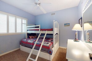 3 bedrooms, Internet, bed sheets - Charming Bayfront Condo Close to the Beach w/Shared Pool, Free WiFi, Private W/D (Ocean City)