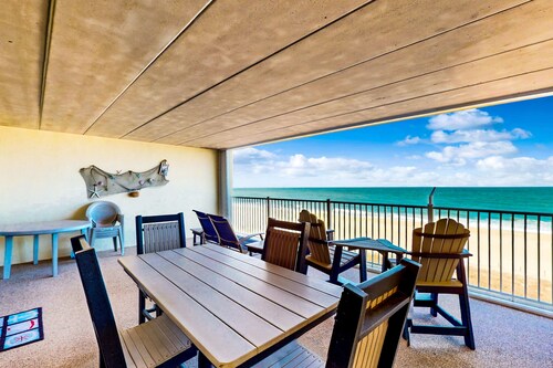 Charming Condo Right on the Beach w/Shared Pool, Free WiFi, Private W/D