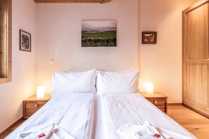 2 室のベッドルーム、アイロン / アイロン台