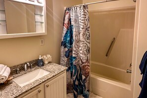 Hårføner og håndklær