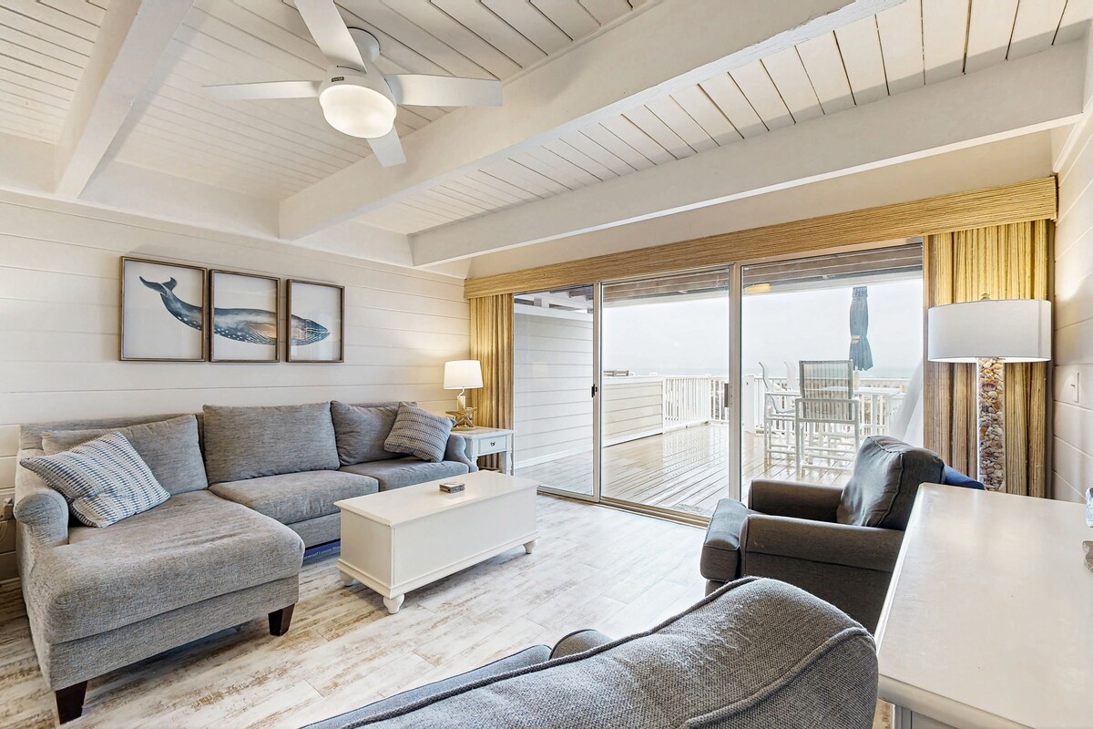 Modern Beach Condo w/Private Washer/Dryer, Free WiFi, Central AC, & Balcony