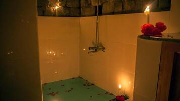 Standard Double or Twin Room | Bathroom