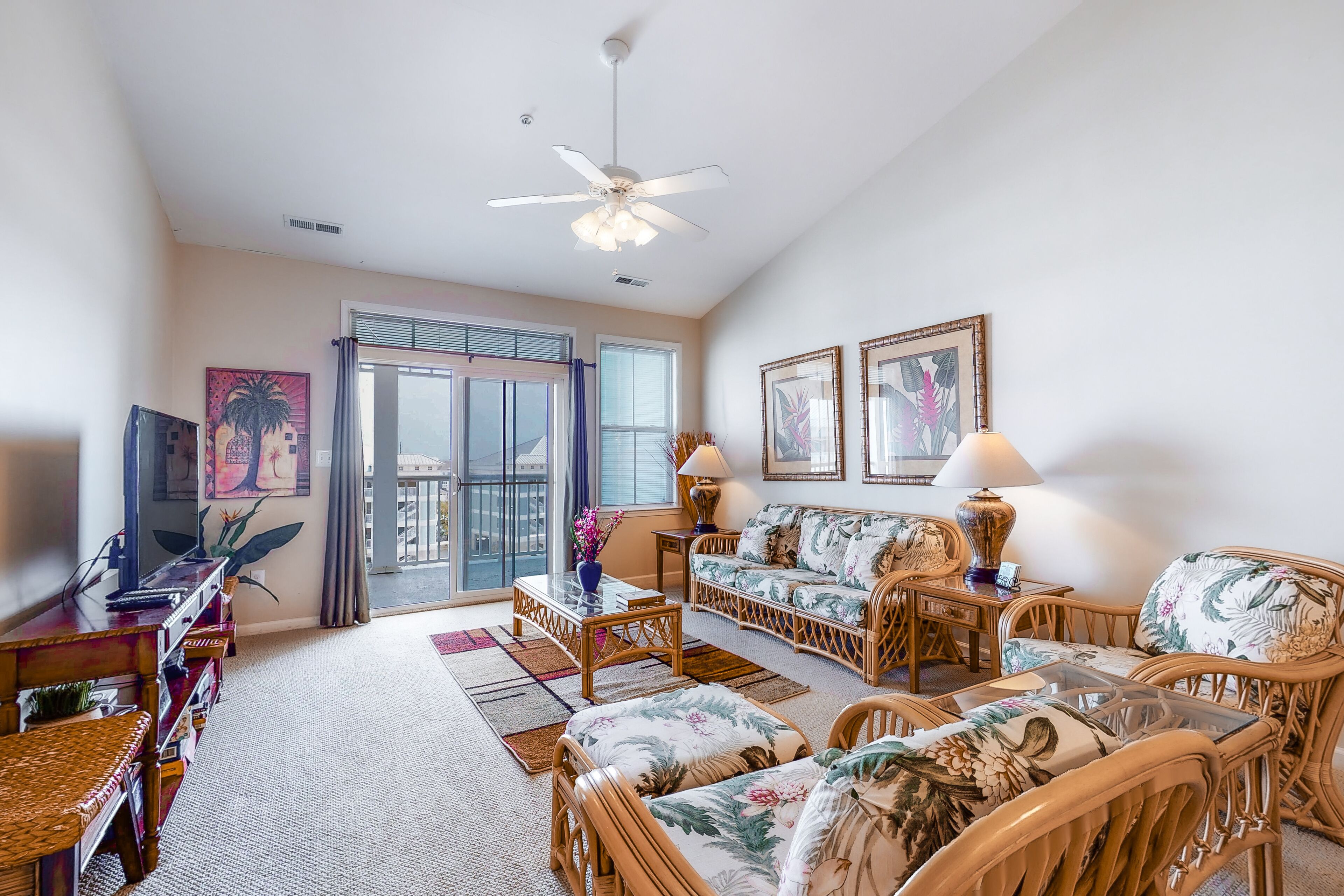 Sun-kissed Bayside condo with pool & WiFi