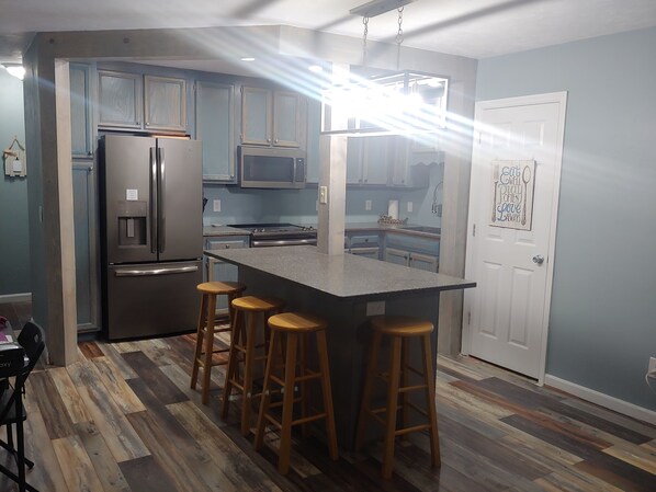 Fridge, microwave, oven, stovetop - 2/2 Your Home Away From Home (Tallahassee)