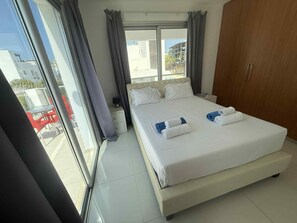 3 bedrooms, in-room safe, desk, soundproofing