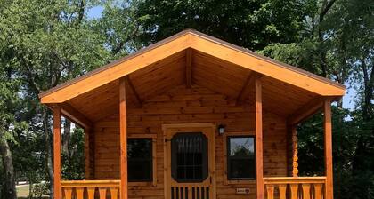 Cozy Log Cabin #6. Minutes from Seven Springs and Hidden Valley!