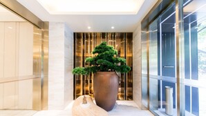Lobby - Ji Hotel (Shanghai)