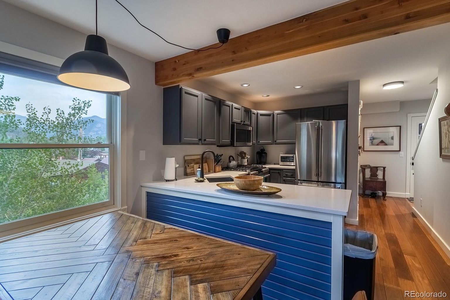  Heart of Grand Lake I Tri-Level TH I Bright and Stylish Mountain Contemporary! 