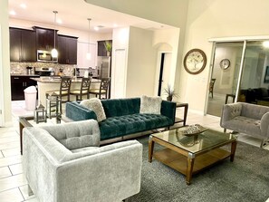 Smart TV, videogiochi, tavolo da calcetto