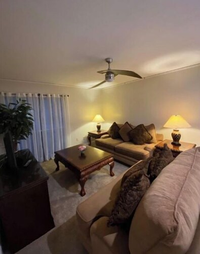 Great Location! Walk to Shands/UF/VA/Vet