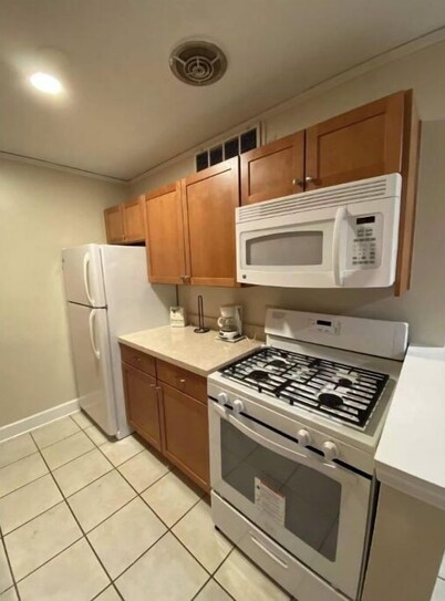 Great Location! Walk to Shands/UF/VA/Vet