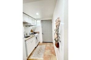 Cookware/dishes/utensils