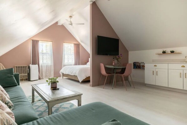 2 bedrooms, iron/ironing board, free WiFi, bed sheets