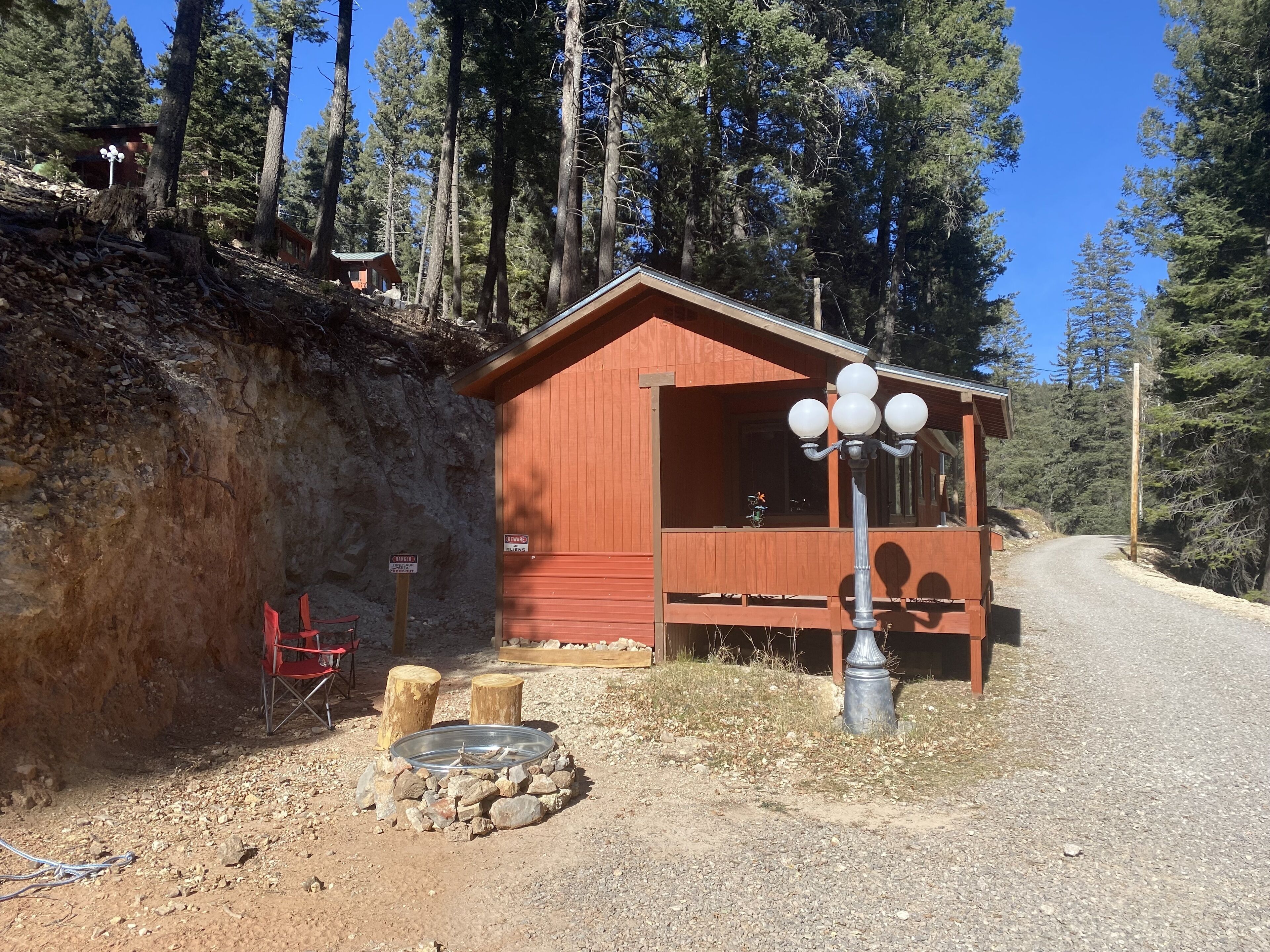 Cabin in the woods 2 miles from Village