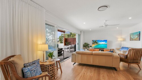 Lake House On Magellan 58 Ramsay Crescent