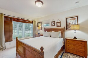 3 bedrooms, iron/ironing board, travel cot, WiFi