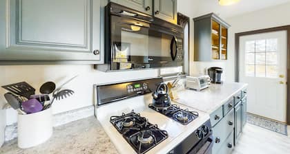Newly Renovated Haven w/ Deck, Walk to Shops, Dining & Marina, Pet friendly