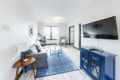 Newly Renovated Haven w/ Deck, Walk to Shops, Dining &  Marina, Pet friendly