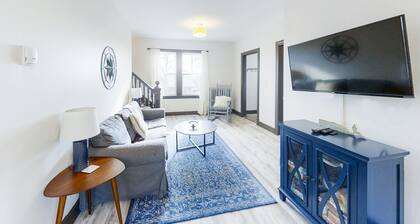 Newly Renovated Haven w/ Deck, Walk to Shops, Dining & Marina, Pet friendly