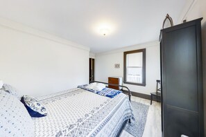 5 habitaciones, tabla de planchar con plancha, wifi y ropa de cama