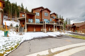 Exterior - Keystone Retreat: Gateway to Trails, Slopes & Stunning Views w/ Private Hot Tub (Keystone)