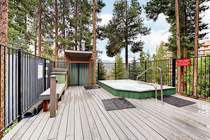 Terrace/patio - Lovely Townhouse in Prime Location w/Shared Pool, Hot Tub - Near Downtown/Lifts (Breckenridge)
