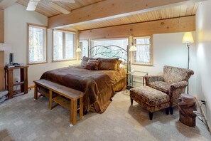 3 bedrooms, desk, iron/ironing board, WiFi