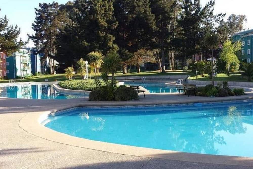 Espacioso departamento con piscina