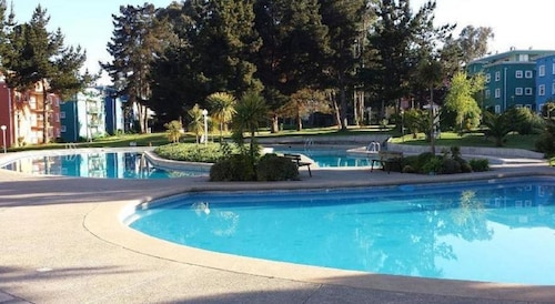 Espacioso departamento con piscina