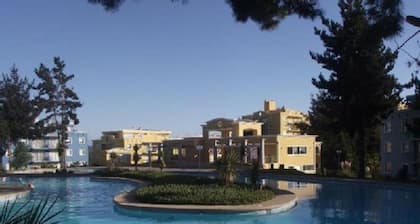 Espacioso departamento con piscina
