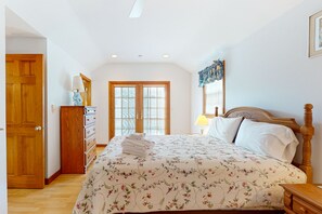 3 bedrooms, iron/ironing board, Internet, bed sheets