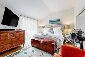 3 slaapkamers, een strijkplank/strijkijzer, internet, beddengoed