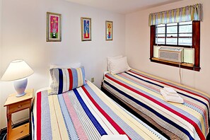 4 bedrooms, iron/ironing board, internet, bed sheets