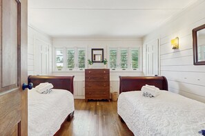 3 bedrooms, iron/ironing board, Internet, bed sheets