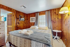 2 bedrooms, iron/ironing board, Internet, bed sheets