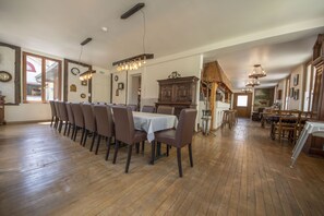 Dining - 9-bedroom gîte with 8 bathrooms (Bussang)
