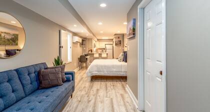 Premium Studio in Historic District, Walking Distance to Restaurants & Shops!