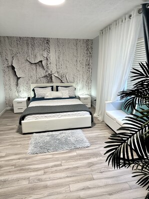 6 bedrooms, iron/ironing board, free WiFi, bed sheets