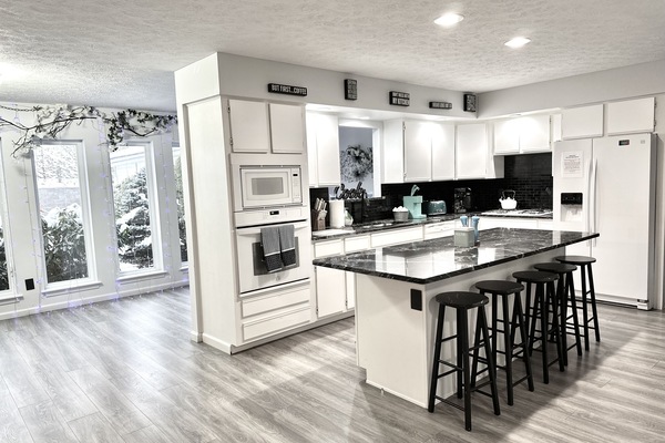 Frigorifero, microonde, forno, piano cottura