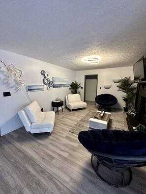 Smart TV, fireplace, Netflix, table football