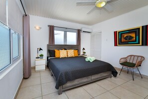4 bedrooms, travel crib, free WiFi, bed sheets - Sunny Palm Beach Villa - 3 min from beach (Noord)