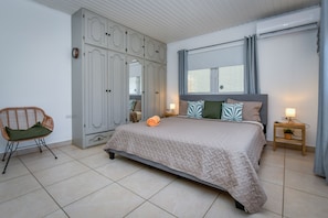 3 bedrooms, travel crib, free WiFi, bed sheets