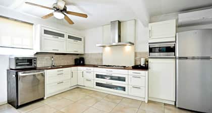 Sunny Palm Beach Villa - 3 min from beach
